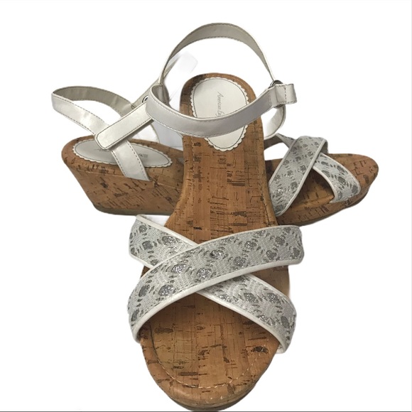 AEO White Wedge Sandals Size 9 - Picture 1 of 4